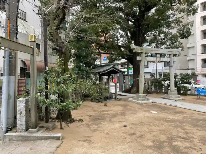 八幡神社の{uncategorized: "未分類", other: "その他", undefined: "問題あり", building: "その他建物", grave: "お墓", sacred_gate: "鳥居", guardian: "狛犬", statue: "像", buddha: "仏像", history: "歴史", nature: "自然", garden: "庭園", animal: "動物", pagoda: "塔", temizu: "手水舎", mountain_gate: "山門・神門", sanctuary: "本殿・本堂", subordinate: "末社・摂社", art: "芸術", scenery: "景色", jizo: "地蔵", ema: "絵馬", goshuin: "御朱印", omikuji: "おみくじ", items: "授与品その他", amulet: "お守り", goshuincho: "御朱印帳", eats: "食事", festival: "お祭り", votive_dance: "神楽", shichigosan: "七五三参", wedding: "結婚式", experience: "体験その他", initially: "初詣", around: "周辺", anti_infection: "感染症対策"}