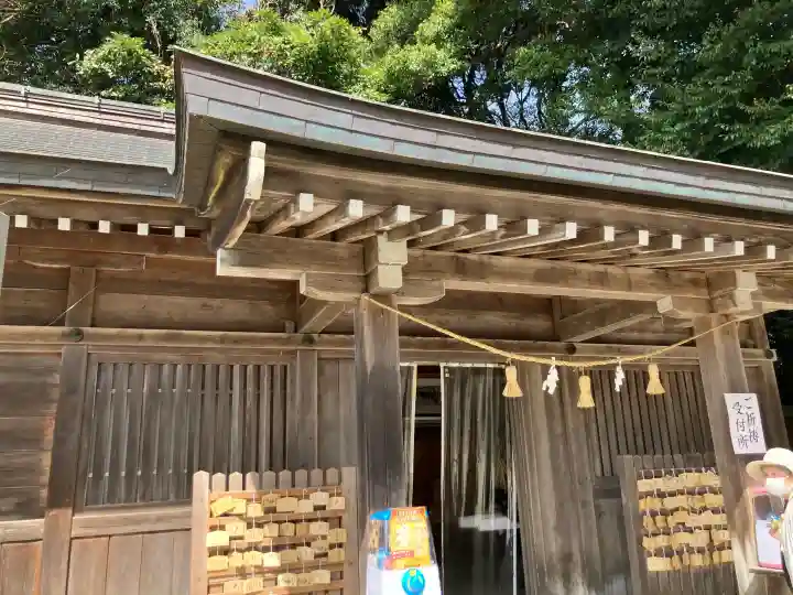 氣多大社の{uncategorized: "未分類", other: "その他", undefined: "問題あり", building: "その他建物", grave: "お墓", sacred_gate: "鳥居", guardian: "狛犬", statue: "像", buddha: "仏像", history: "歴史", nature: "自然", garden: "庭園", animal: "動物", pagoda: "塔", temizu: "手水舎", mountain_gate: "山門・神門", sanctuary: "本殿・本堂", subordinate: "末社・摂社", art: "芸術", scenery: "景色", jizo: "地蔵", ema: "絵馬", goshuin: "御朱印", omikuji: "おみくじ", items: "授与品その他", amulet: "お守り", goshuincho: "御朱印帳", eats: "食事", festival: "お祭り", votive_dance: "神楽", shichigosan: "七五三参", wedding: "結婚式", experience: "体験その他", initially: "初詣", around: "周辺", anti_infection: "感染症対策"}