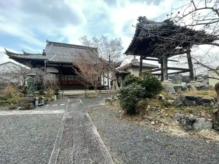 養専寺の{uncategorized: "未分類", other: "その他", undefined: "問題あり", building: "その他建物", grave: "お墓", sacred_gate: "鳥居", guardian: "狛犬", statue: "像", buddha: "仏像", history: "歴史", nature: "自然", garden: "庭園", animal: "動物", pagoda: "塔", temizu: "手水舎", mountain_gate: "山門・神門", sanctuary: "本殿・本堂", subordinate: "末社・摂社", art: "芸術", scenery: "景色", jizo: "地蔵", ema: "絵馬", goshuin: "御朱印", omikuji: "おみくじ", items: "授与品その他", amulet: "お守り", goshuincho: "御朱印帳", eats: "食事", festival: "お祭り", votive_dance: "神楽", shichigosan: "七五三参", wedding: "結婚式", experience: "体験その他", initially: "初詣", around: "周辺", anti_infection: "感染症対策"}