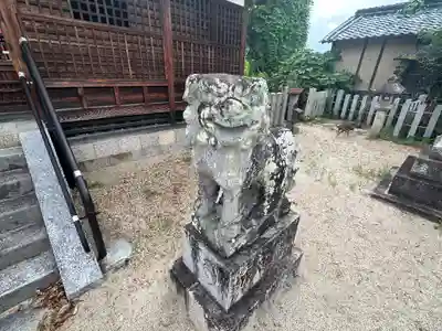六県神社の狛犬