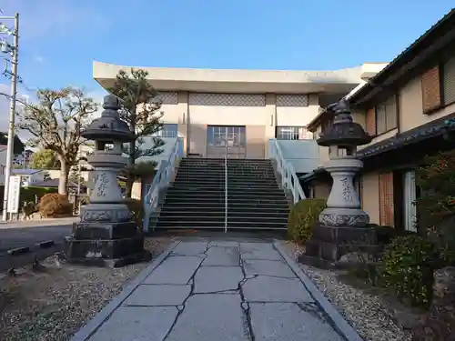 興蓮寺の本殿・本堂