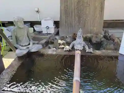 品川神社の手水舎