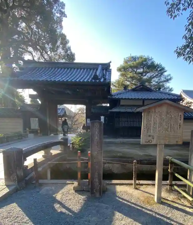鹿苑寺(金閣寺)の{uncategorized: "未分類", other: "その他", undefined: "問題あり", building: "その他建物", grave: "お墓", sacred_gate: "鳥居", guardian: "狛犬", statue: "像", buddha: "仏像", history: "歴史", nature: "自然", garden: "庭園", animal: "動物", pagoda: "塔", temizu: "手水舎", mountain_gate: "山門・神門", sanctuary: "本殿・本堂", subordinate: "末社・摂社", art: "芸術", scenery: "景色", jizo: "地蔵", ema: "絵馬", goshuin: "御朱印", omikuji: "おみくじ", items: "授与品その他", amulet: "お守り", goshuincho: "御朱印帳", eats: "食事", festival: "お祭り", votive_dance: "神楽", shichigosan: "七五三参", wedding: "結婚式", experience: "体験その他", initially: "初詣", around: "周辺", anti_infection: "感染症対策"}