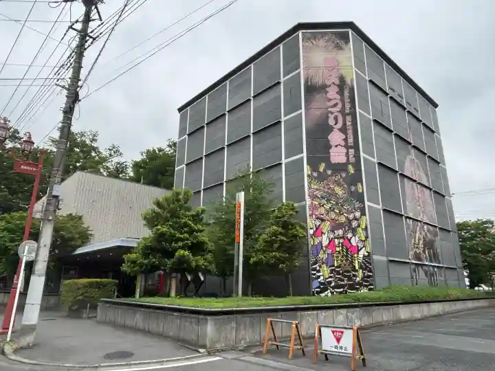 秩父神社の{uncategorized: "未分類", other: "その他", undefined: "問題あり", building: "その他建物", grave: "お墓", sacred_gate: "鳥居", guardian: "狛犬", statue: "像", buddha: "仏像", history: "歴史", nature: "自然", garden: "庭園", animal: "動物", pagoda: "塔", temizu: "手水舎", mountain_gate: "山門・神門", sanctuary: "本殿・本堂", subordinate: "末社・摂社", art: "芸術", scenery: "景色", jizo: "地蔵", ema: "絵馬", goshuin: "御朱印", omikuji: "おみくじ", items: "授与品その他", amulet: "お守り", goshuincho: "御朱印帳", eats: "食事", festival: "お祭り", votive_dance: "神楽", shichigosan: "七五三参", wedding: "結婚式", experience: "体験その他", initially: "初詣", around: "周辺", anti_infection: "感染症対策"}