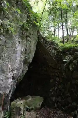 岩殿観音窟石龕(埼玉県)
