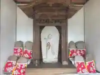 地蔵堂 (みよし野広場)の{uncategorized: "未分類", other: "その他", undefined: "問題あり", building: "その他建物", grave: "お墓", sacred_gate: "鳥居", guardian: "狛犬", statue: "像", buddha: "仏像", history: "歴史", nature: "自然", garden: "庭園", animal: "動物", pagoda: "塔", temizu: "手水舎", mountain_gate: "山門・神門", sanctuary: "本殿・本堂", subordinate: "末社・摂社", art: "芸術", scenery: "景色", jizo: "地蔵", ema: "絵馬", goshuin: "御朱印", omikuji: "おみくじ", items: "授与品その他", amulet: "お守り", goshuincho: "御朱印帳", eats: "食事", festival: "お祭り", votive_dance: "神楽", shichigosan: "七五三参", wedding: "結婚式", experience: "体験その他", initially: "初詣", around: "周辺", anti_infection: "感染症対策"}