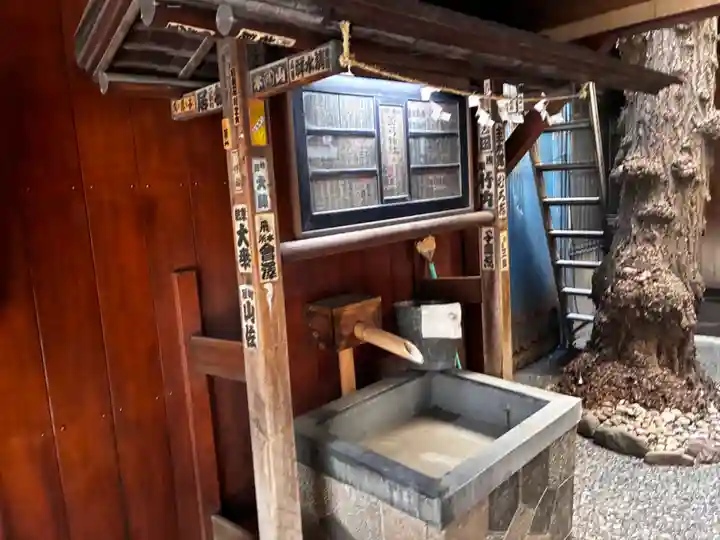 箭弓稲荷神社の手水舎