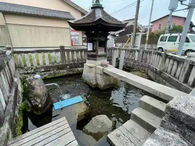 十王地蔵尊 (十王村の水)の{uncategorized: "未分類", other: "その他", undefined: "問題あり", building: "その他建物", grave: "お墓", sacred_gate: "鳥居", guardian: "狛犬", statue: "像", buddha: "仏像", history: "歴史", nature: "自然", garden: "庭園", animal: "動物", pagoda: "塔", temizu: "手水舎", mountain_gate: "山門・神門", sanctuary: "本殿・本堂", subordinate: "末社・摂社", art: "芸術", scenery: "景色", jizo: "地蔵", ema: "絵馬", goshuin: "御朱印", omikuji: "おみくじ", items: "授与品その他", amulet: "お守り", goshuincho: "御朱印帳", eats: "食事", festival: "お祭り", votive_dance: "神楽", shichigosan: "七五三参", wedding: "結婚式", experience: "体験その他", initially: "初詣", around: "周辺", anti_infection: "感染症対策"}