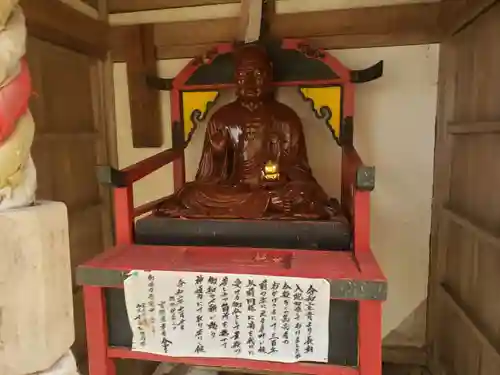 瓦屋寺の像