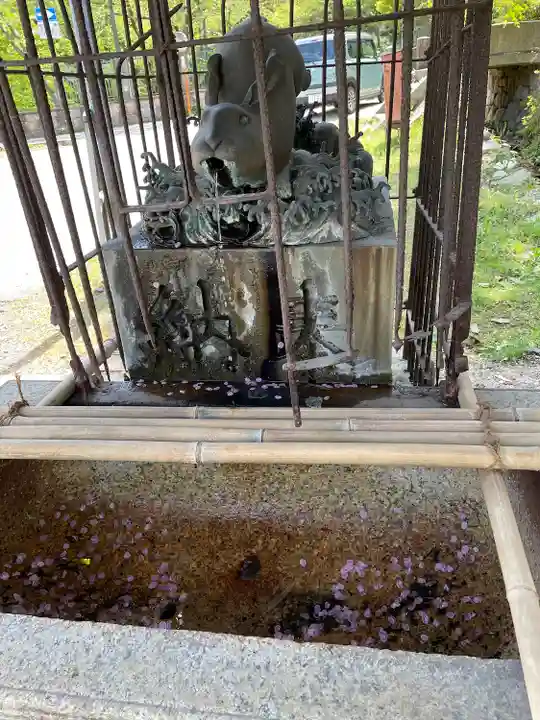 三尾神社の手水舎