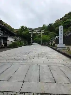 伊奈波神社の{uncategorized: "未分類", other: "その他", undefined: "問題あり", building: "その他建物", grave: "お墓", sacred_gate: "鳥居", guardian: "狛犬", statue: "像", buddha: "仏像", history: "歴史", nature: "自然", garden: "庭園", animal: "動物", pagoda: "塔", temizu: "手水舎", mountain_gate: "山門・神門", sanctuary: "本殿・本堂", subordinate: "末社・摂社", art: "芸術", scenery: "景色", jizo: "地蔵", ema: "絵馬", goshuin: "御朱印", omikuji: "おみくじ", items: "授与品その他", amulet: "お守り", goshuincho: "御朱印帳", eats: "食事", festival: "お祭り", votive_dance: "神楽", shichigosan: "七五三参", wedding: "結婚式", experience: "体験その他", initially: "初詣", around: "周辺", anti_infection: "感染症対策"}