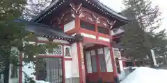 眞久寺の山門