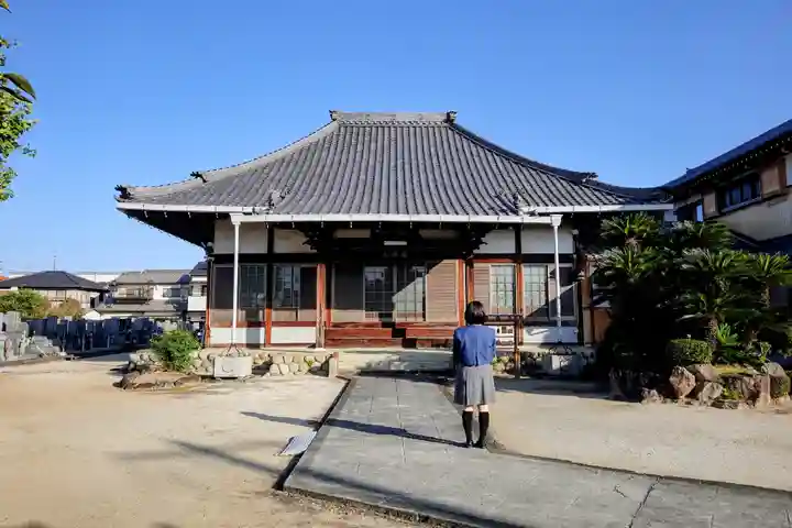 新光寺の本殿・本堂