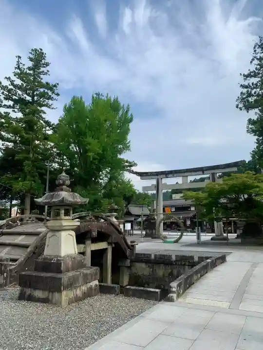 多賀大社の{uncategorized: "未分類", other: "その他", undefined: "問題あり", building: "その他建物", grave: "お墓", sacred_gate: "鳥居", guardian: "狛犬", statue: "像", buddha: "仏像", history: "歴史", nature: "自然", garden: "庭園", animal: "動物", pagoda: "塔", temizu: "手水舎", mountain_gate: "山門・神門", sanctuary: "本殿・本堂", subordinate: "末社・摂社", art: "芸術", scenery: "景色", jizo: "地蔵", ema: "絵馬", goshuin: "御朱印", omikuji: "おみくじ", items: "授与品その他", amulet: "お守り", goshuincho: "御朱印帳", eats: "食事", festival: "お祭り", votive_dance: "神楽", shichigosan: "七五三参", wedding: "結婚式", experience: "体験その他", initially: "初詣", around: "周辺", anti_infection: "感染症対策"}
