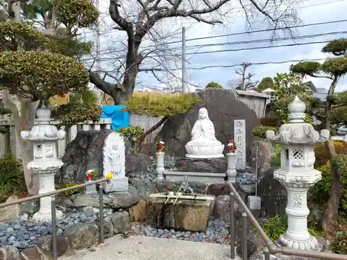 帝釈寺の像