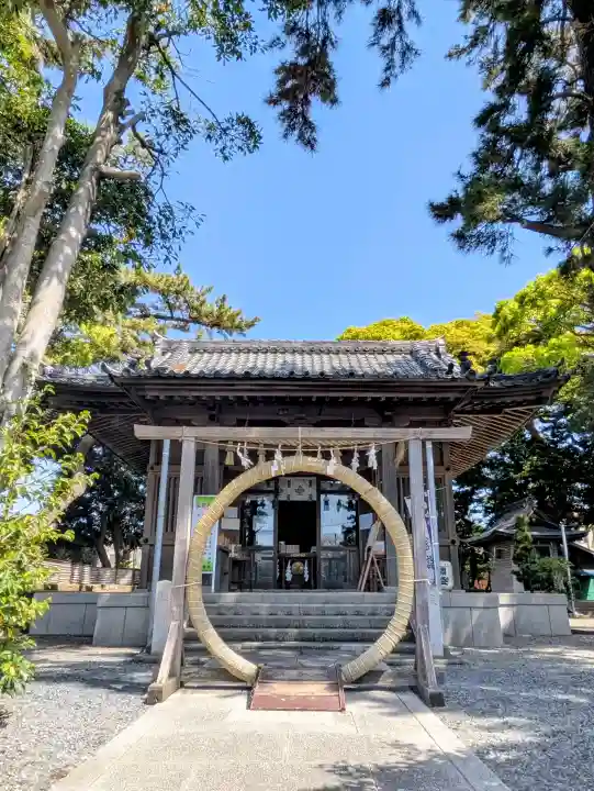 片瀬諏訪神社の{uncategorized: "未分類", other: "その他", undefined: "問題あり", building: "その他建物", grave: "お墓", sacred_gate: "鳥居", guardian: "狛犬", statue: "像", buddha: "仏像", history: "歴史", nature: "自然", garden: "庭園", animal: "動物", pagoda: "塔", temizu: "手水舎", mountain_gate: "山門・神門", sanctuary: "本殿・本堂", subordinate: "末社・摂社", art: "芸術", scenery: "景色", jizo: "地蔵", ema: "絵馬", goshuin: "御朱印", omikuji: "おみくじ", items: "授与品その他", amulet: "お守り", goshuincho: "御朱印帳", eats: "食事", festival: "お祭り", votive_dance: "神楽", shichigosan: "七五三参", wedding: "結婚式", experience: "体験その他", initially: "初詣", around: "周辺", anti_infection: "感染症対策"}
