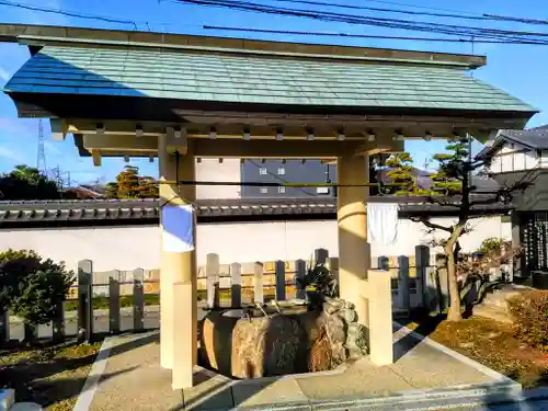 坂折社の手水舎