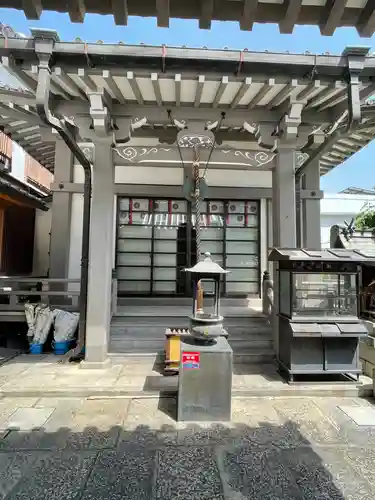 自性院の本殿・本堂