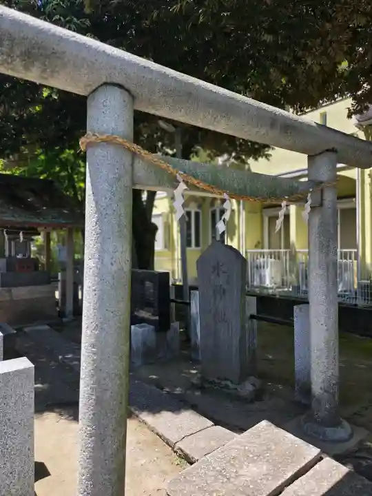岩淵八雲神社の{uncategorized: "未分類", other: "その他", undefined: "問題あり", building: "その他建物", grave: "お墓", sacred_gate: "鳥居", guardian: "狛犬", statue: "像", buddha: "仏像", history: "歴史", nature: "自然", garden: "庭園", animal: "動物", pagoda: "塔", temizu: "手水舎", mountain_gate: "山門・神門", sanctuary: "本殿・本堂", subordinate: "末社・摂社", art: "芸術", scenery: "景色", jizo: "地蔵", ema: "絵馬", goshuin: "御朱印", omikuji: "おみくじ", items: "授与品その他", amulet: "お守り", goshuincho: "御朱印帳", eats: "食事", festival: "お祭り", votive_dance: "神楽", shichigosan: "七五三参", wedding: "結婚式", experience: "体験その他", initially: "初詣", around: "周辺", anti_infection: "感染症対策"}