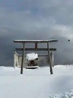 龍神（本別）の{uncategorized: "未分類", other: "その他", undefined: "問題あり", building: "その他建物", grave: "お墓", sacred_gate: "鳥居", guardian: "狛犬", statue: "像", buddha: "仏像", history: "歴史", nature: "自然", garden: "庭園", animal: "動物", pagoda: "塔", temizu: "手水舎", mountain_gate: "山門・神門", sanctuary: "本殿・本堂", subordinate: "末社・摂社", art: "芸術", scenery: "景色", jizo: "地蔵", ema: "絵馬", goshuin: "御朱印", omikuji: "おみくじ", items: "授与品その他", amulet: "お守り", goshuincho: "御朱印帳", eats: "食事", festival: "お祭り", votive_dance: "神楽", shichigosan: "七五三参", wedding: "結婚式", experience: "体験その他", initially: "初詣", around: "周辺", anti_infection: "感染症対策"}