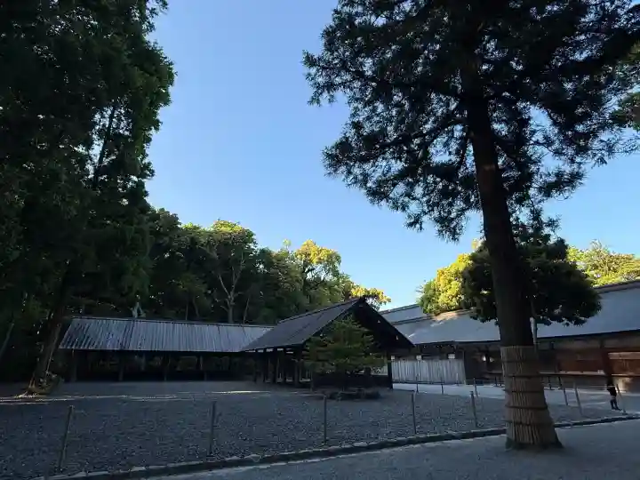 伊勢神宮外宮(豊受大神宮)の{uncategorized: "未分類", other: "その他", undefined: "問題あり", building: "その他建物", grave: "お墓", sacred_gate: "鳥居", guardian: "狛犬", statue: "像", buddha: "仏像", history: "歴史", nature: "自然", garden: "庭園", animal: "動物", pagoda: "塔", temizu: "手水舎", mountain_gate: "山門・神門", sanctuary: "本殿・本堂", subordinate: "末社・摂社", art: "芸術", scenery: "景色", jizo: "地蔵", ema: "絵馬", goshuin: "御朱印", omikuji: "おみくじ", items: "授与品その他", amulet: "お守り", goshuincho: "御朱印帳", eats: "食事", festival: "お祭り", votive_dance: "神楽", shichigosan: "七五三参", wedding: "結婚式", experience: "体験その他", initially: "初詣", around: "周辺", anti_infection: "感染症対策"}