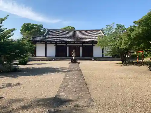 新薬師寺の本殿・本堂