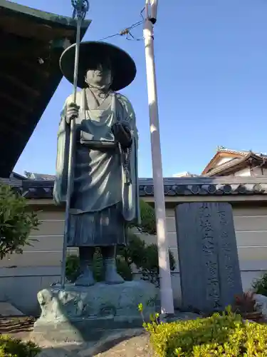 荘厳寺の像