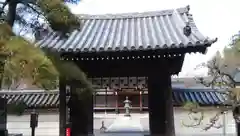 薬王院の山門