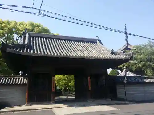 斑鳩寺の山門