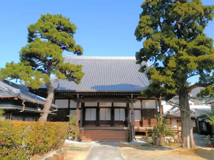 満覚寺の本殿・本堂