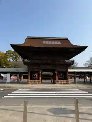 尾張大國霊神社（国府宮）の{uncategorized: "未分類", other: "その他", undefined: "問題あり", building: "その他建物", grave: "お墓", sacred_gate: "鳥居", guardian: "狛犬", statue: "像", buddha: "仏像", history: "歴史", nature: "自然", garden: "庭園", animal: "動物", pagoda: "塔", temizu: "手水舎", mountain_gate: "山門・神門", sanctuary: "本殿・本堂", subordinate: "末社・摂社", art: "芸術", scenery: "景色", jizo: "地蔵", ema: "絵馬", goshuin: "御朱印", omikuji: "おみくじ", items: "授与品その他", amulet: "お守り", goshuincho: "御朱印帳", eats: "食事", festival: "お祭り", votive_dance: "神楽", shichigosan: "七五三参", wedding: "結婚式", experience: "体験その他", initially: "初詣", around: "周辺", anti_infection: "感染症対策"}