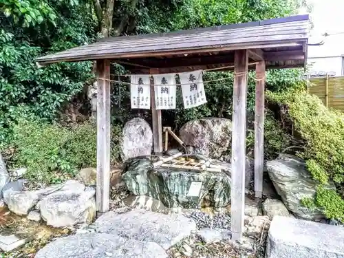 諏訪社（諏訪山諏訪社）の手水舎