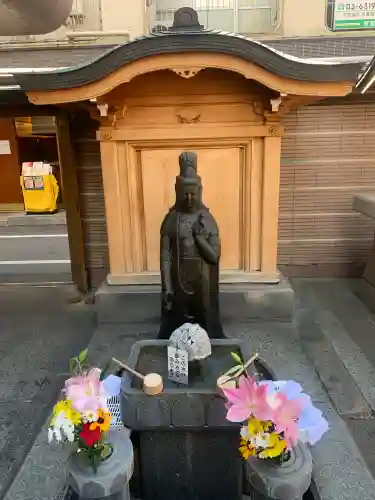 とげぬき地蔵尊 高岩寺の{uncategorized: "未分類", other: "その他", undefined: "問題あり", building: "その他建物", grave: "お墓", sacred_gate: "鳥居", guardian: "狛犬", statue: "像", buddha: "仏像", history: "歴史", nature: "自然", garden: "庭園", animal: "動物", pagoda: "塔", temizu: "手水舎", mountain_gate: "山門・神門", sanctuary: "本殿・本堂", subordinate: "末社・摂社", art: "芸術", scenery: "景色", jizo: "地蔵", ema: "絵馬", goshuin: "御朱印", omikuji: "おみくじ", items: "授与品その他", amulet: "お守り", goshuincho: "御朱印帳", eats: "食事", festival: "お祭り", votive_dance: "神楽", shichigosan: "七五三参", wedding: "結婚式", experience: "体験その他", initially: "初詣", around: "周辺", anti_infection: "感染症対策"}
