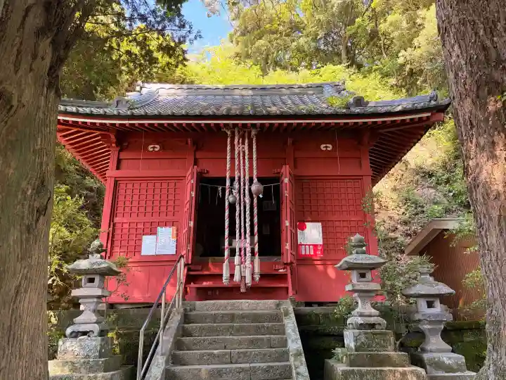 白髭神社の{uncategorized: "未分類", other: "その他", undefined: "問題あり", building: "その他建物", grave: "お墓", sacred_gate: "鳥居", guardian: "狛犬", statue: "像", buddha: "仏像", history: "歴史", nature: "自然", garden: "庭園", animal: "動物", pagoda: "塔", temizu: "手水舎", mountain_gate: "山門・神門", sanctuary: "本殿・本堂", subordinate: "末社・摂社", art: "芸術", scenery: "景色", jizo: "地蔵", ema: "絵馬", goshuin: "御朱印", omikuji: "おみくじ", items: "授与品その他", amulet: "お守り", goshuincho: "御朱印帳", eats: "食事", festival: "お祭り", votive_dance: "神楽", shichigosan: "七五三参", wedding: "結婚式", experience: "体験その他", initially: "初詣", around: "周辺", anti_infection: "感染症対策"}