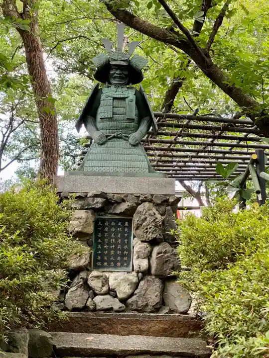藤森神社の像