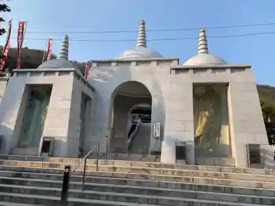 最上稲荷山妙教寺の本殿・本堂