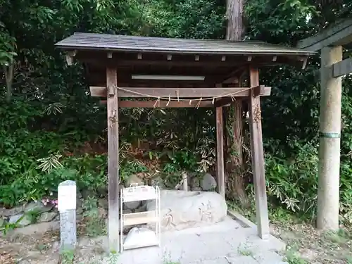 熊野社（大草）の手水舎