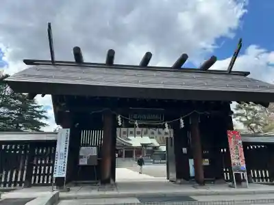 札幌護國神社の{uncategorized: "未分類", other: "その他", undefined: "問題あり", building: "その他建物", grave: "お墓", sacred_gate: "鳥居", guardian: "狛犬", statue: "像", buddha: "仏像", history: "歴史", nature: "自然", garden: "庭園", animal: "動物", pagoda: "塔", temizu: "手水舎", mountain_gate: "山門・神門", sanctuary: "本殿・本堂", subordinate: "末社・摂社", art: "芸術", scenery: "景色", jizo: "地蔵", ema: "絵馬", goshuin: "御朱印", omikuji: "おみくじ", items: "授与品その他", amulet: "お守り", goshuincho: "御朱印帳", eats: "食事", festival: "お祭り", votive_dance: "神楽", shichigosan: "七五三参", wedding: "結婚式", experience: "体験その他", initially: "初詣", around: "周辺", anti_infection: "感染症対策"}