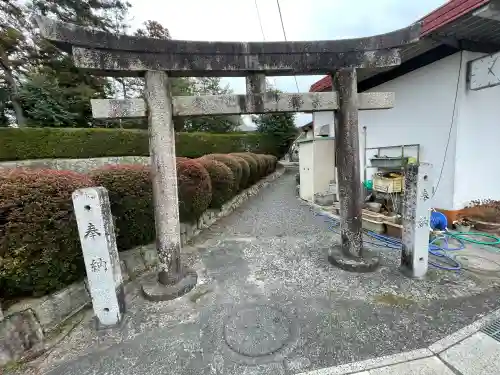 八幡神社の{uncategorized: "未分類", other: "その他", undefined: "問題あり", building: "その他建物", grave: "お墓", sacred_gate: "鳥居", guardian: "狛犬", statue: "像", buddha: "仏像", history: "歴史", nature: "自然", garden: "庭園", animal: "動物", pagoda: "塔", temizu: "手水舎", mountain_gate: "山門・神門", sanctuary: "本殿・本堂", subordinate: "末社・摂社", art: "芸術", scenery: "景色", jizo: "地蔵", ema: "絵馬", goshuin: "御朱印", omikuji: "おみくじ", items: "授与品その他", amulet: "お守り", goshuincho: "御朱印帳", eats: "食事", festival: "お祭り", votive_dance: "神楽", shichigosan: "七五三参", wedding: "結婚式", experience: "体験その他", initially: "初詣", around: "周辺", anti_infection: "感染症対策"}