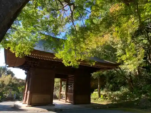 普門寺(切り絵御朱印発祥の寺)の山門