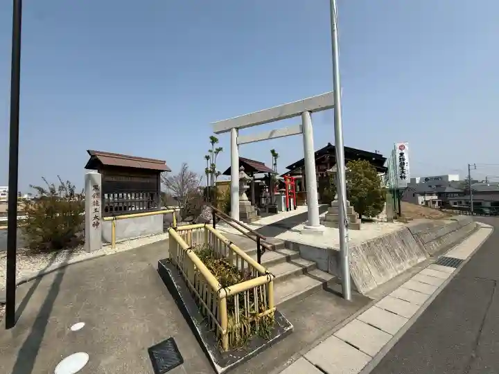 中島黒體龍王大神社の{uncategorized: "未分類", other: "その他", undefined: "問題あり", building: "その他建物", grave: "お墓", sacred_gate: "鳥居", guardian: "狛犬", statue: "像", buddha: "仏像", history: "歴史", nature: "自然", garden: "庭園", animal: "動物", pagoda: "塔", temizu: "手水舎", mountain_gate: "山門・神門", sanctuary: "本殿・本堂", subordinate: "末社・摂社", art: "芸術", scenery: "景色", jizo: "地蔵", ema: "絵馬", goshuin: "御朱印", omikuji: "おみくじ", items: "授与品その他", amulet: "お守り", goshuincho: "御朱印帳", eats: "食事", festival: "お祭り", votive_dance: "神楽", shichigosan: "七五三参", wedding: "結婚式", experience: "体験その他", initially: "初詣", around: "周辺", anti_infection: "感染症対策"}