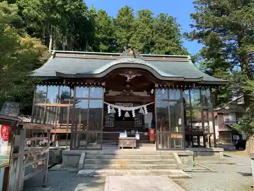 白山神社の本殿