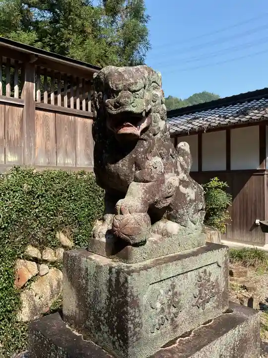 子安神社(勝原)の狛犬