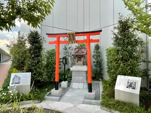 靍護稲荷神社の鳥居