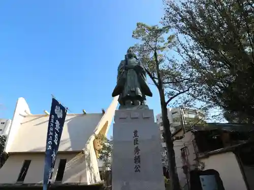 玉造稲荷神社の像