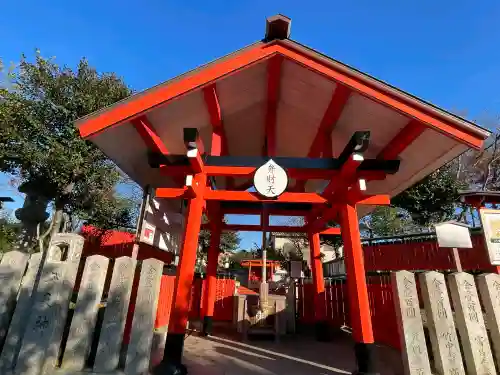 車折神社の{uncategorized: "未分類", other: "その他", undefined: "問題あり", building: "その他建物", grave: "お墓", sacred_gate: "鳥居", guardian: "狛犬", statue: "像", buddha: "仏像", history: "歴史", nature: "自然", garden: "庭園", animal: "動物", pagoda: "塔", temizu: "手水舎", mountain_gate: "山門・神門", sanctuary: "本殿・本堂", subordinate: "末社・摂社", art: "芸術", scenery: "景色", jizo: "地蔵", ema: "絵馬", goshuin: "御朱印", omikuji: "おみくじ", items: "授与品その他", amulet: "お守り", goshuincho: "御朱印帳", eats: "食事", festival: "お祭り", votive_dance: "神楽", shichigosan: "七五三参", wedding: "結婚式", experience: "体験その他", initially: "初詣", around: "周辺", anti_infection: "感染症対策"}