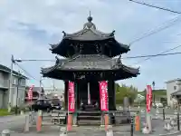 六角堂の{uncategorized: "未分類", other: "その他", undefined: "問題あり", building: "その他建物", grave: "お墓", sacred_gate: "鳥居", guardian: "狛犬", statue: "像", buddha: "仏像", history: "歴史", nature: "自然", garden: "庭園", animal: "動物", pagoda: "塔", temizu: "手水舎", mountain_gate: "山門・神門", sanctuary: "本殿・本堂", subordinate: "末社・摂社", art: "芸術", scenery: "景色", jizo: "地蔵", ema: "絵馬", goshuin: "御朱印", omikuji: "おみくじ", items: "授与品その他", amulet: "お守り", goshuincho: "御朱印帳", eats: "食事", festival: "お祭り", votive_dance: "神楽", shichigosan: "七五三参", wedding: "結婚式", experience: "体験その他", initially: "初詣", around: "周辺", anti_infection: "感染症対策"}