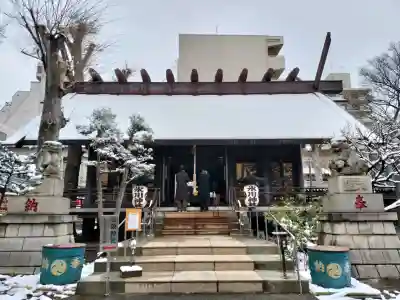高円寺氷川神社の{uncategorized: "未分類", other: "その他", undefined: "問題あり", building: "その他建物", grave: "お墓", sacred_gate: "鳥居", guardian: "狛犬", statue: "像", buddha: "仏像", history: "歴史", nature: "自然", garden: "庭園", animal: "動物", pagoda: "塔", temizu: "手水舎", mountain_gate: "山門・神門", sanctuary: "本殿・本堂", subordinate: "末社・摂社", art: "芸術", scenery: "景色", jizo: "地蔵", ema: "絵馬", goshuin: "御朱印", omikuji: "おみくじ", items: "授与品その他", amulet: "お守り", goshuincho: "御朱印帳", eats: "食事", festival: "お祭り", votive_dance: "神楽", shichigosan: "七五三参", wedding: "結婚式", experience: "体験その他", initially: "初詣", around: "周辺", anti_infection: "感染症対策"}
