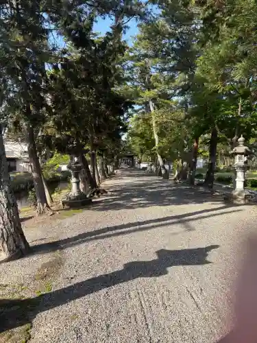 志那神社の{uncategorized: "未分類", other: "その他", undefined: "問題あり", building: "その他建物", grave: "お墓", sacred_gate: "鳥居", guardian: "狛犬", statue: "像", buddha: "仏像", history: "歴史", nature: "自然", garden: "庭園", animal: "動物", pagoda: "塔", temizu: "手水舎", mountain_gate: "山門・神門", sanctuary: "本殿・本堂", subordinate: "末社・摂社", art: "芸術", scenery: "景色", jizo: "地蔵", ema: "絵馬", goshuin: "御朱印", omikuji: "おみくじ", items: "授与品その他", amulet: "お守り", goshuincho: "御朱印帳", eats: "食事", festival: "お祭り", votive_dance: "神楽", shichigosan: "七五三参", wedding: "結婚式", experience: "体験その他", initially: "初詣", around: "周辺", anti_infection: "感染症対策"}