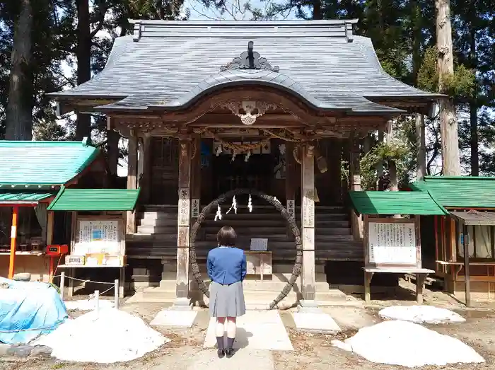 白山神社の本殿